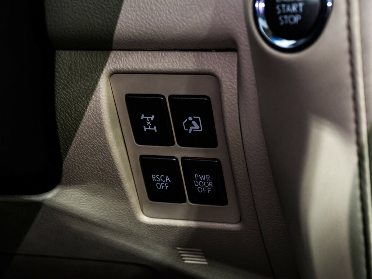 Lexus LX с пробегом — 2012 год. Фото: #23