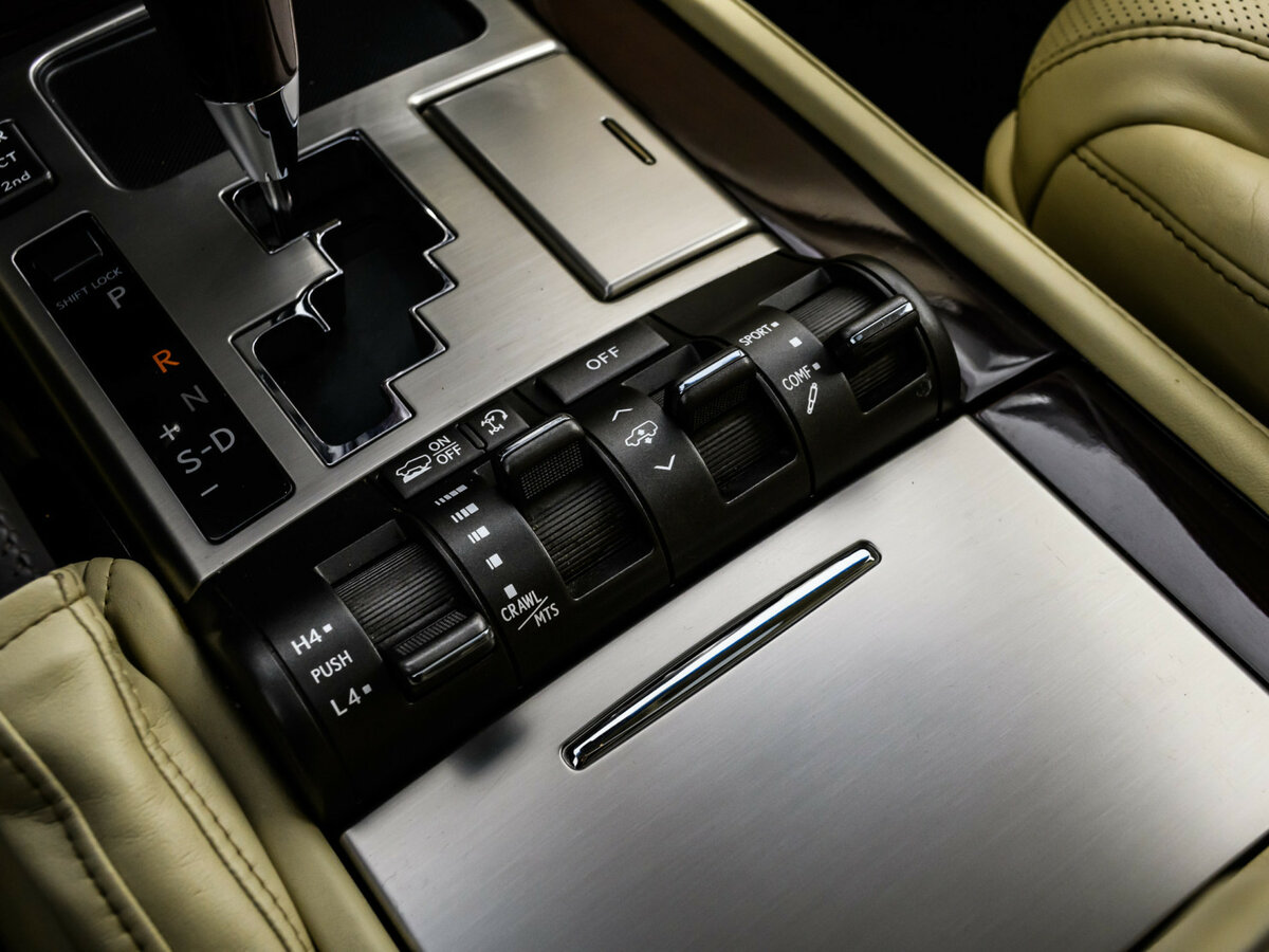 Lexus LX с пробегом — 2012 год. Фото: #24