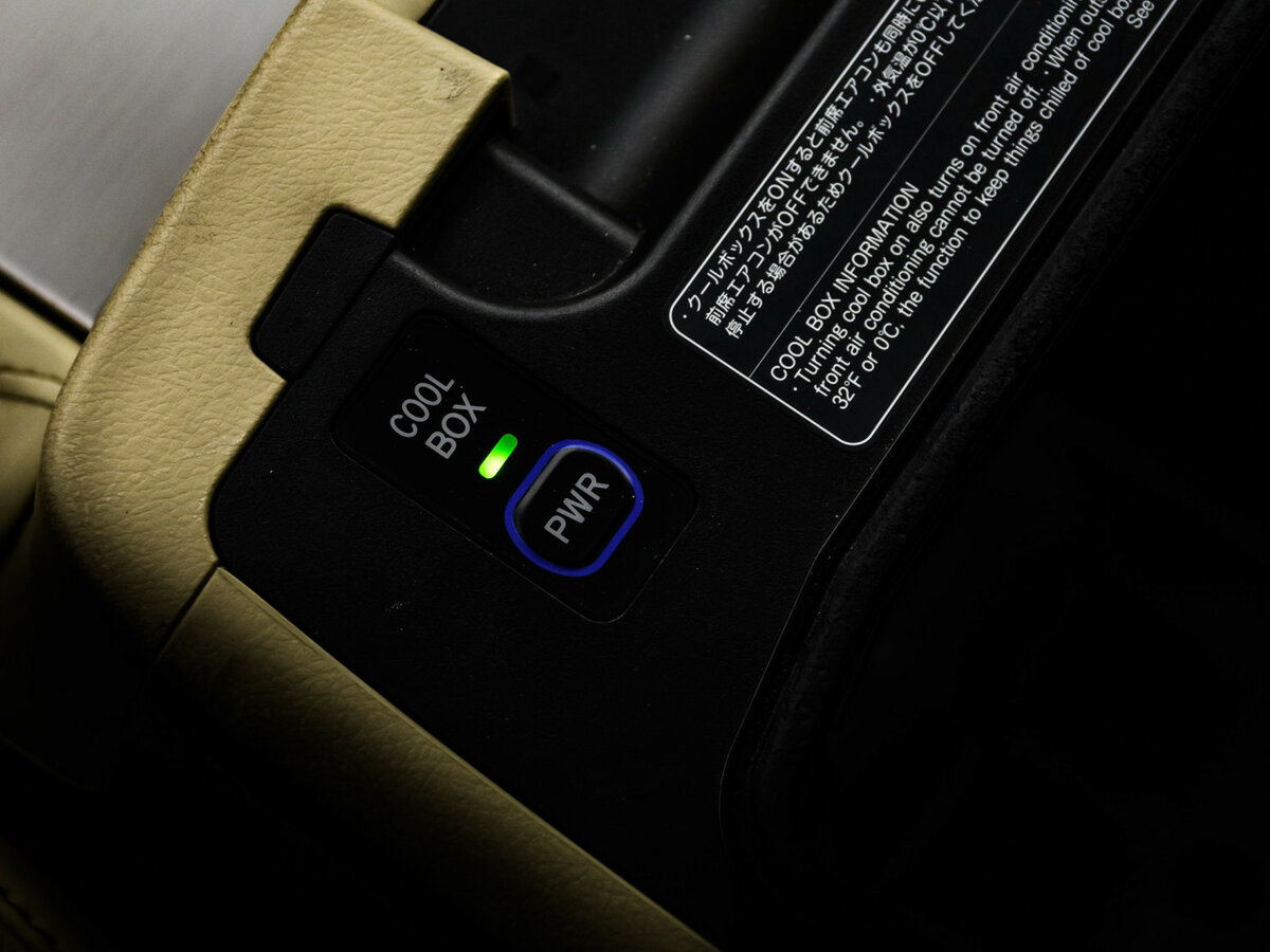 Lexus LX с пробегом — 2012 год. Фото: #26