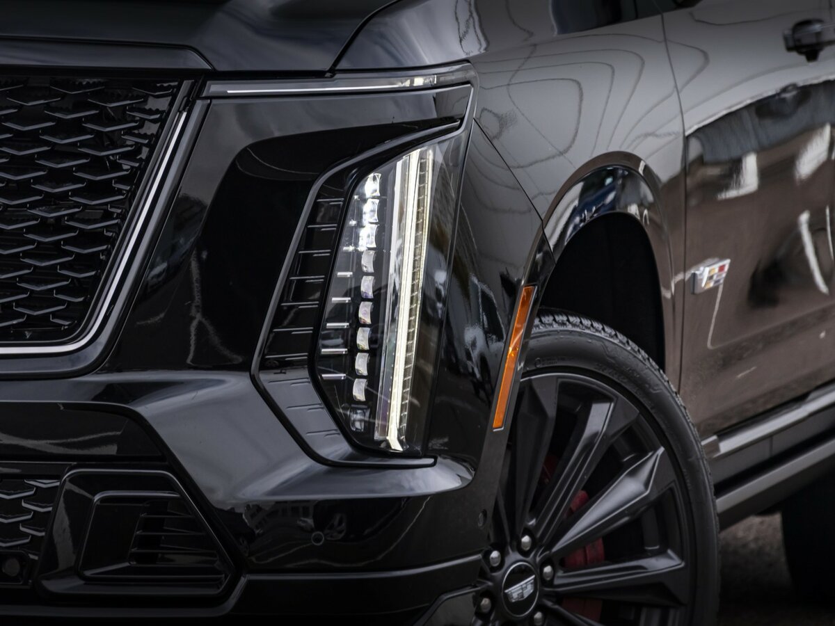 Cadillac Escalade-V с пробегом — 2025 год. Фото: #1