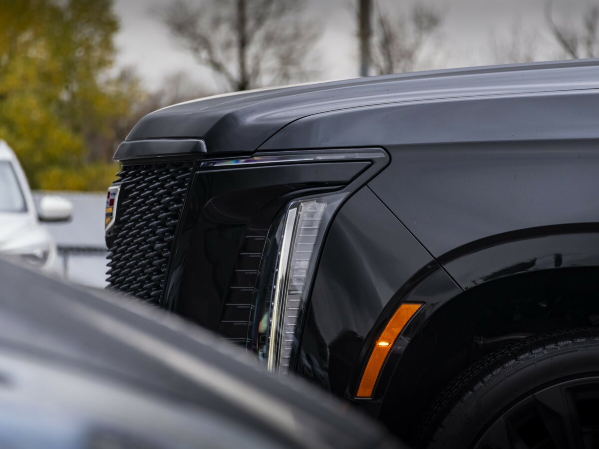 Cadillac Escalade-V с пробегом — 2025 год. Фото: #2