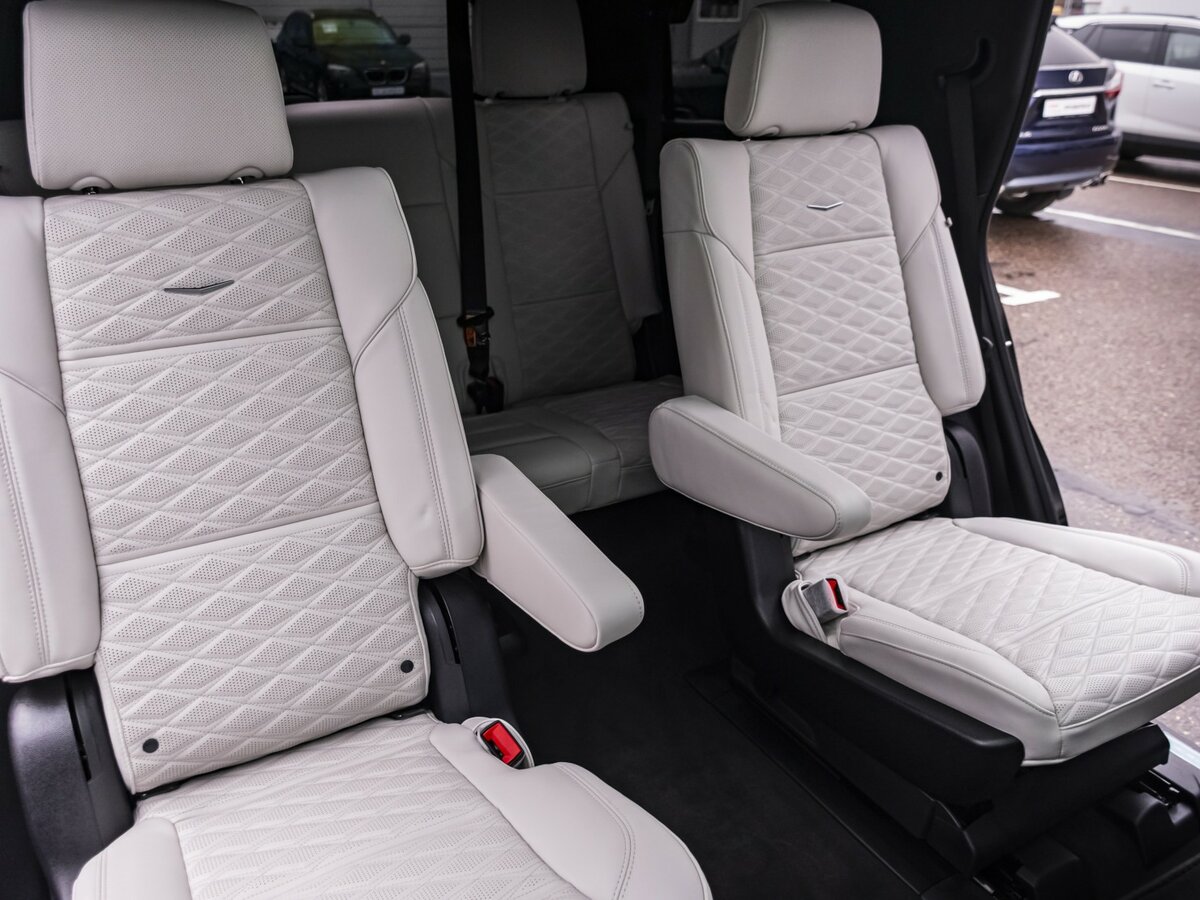 Cadillac Escalade-V с пробегом — 2025 год. Фото: #13