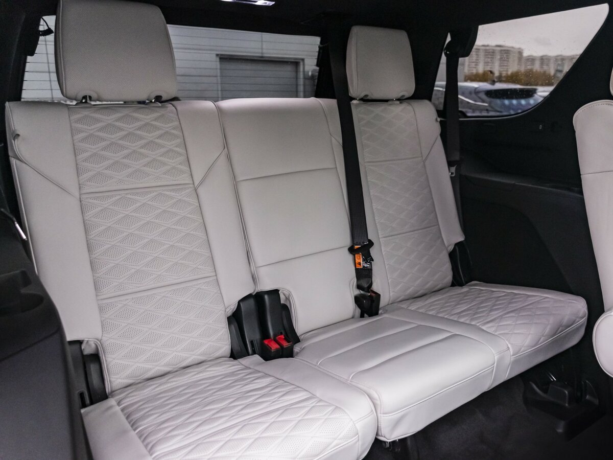 Cadillac Escalade-V с пробегом — 2025 год. Фото: #14