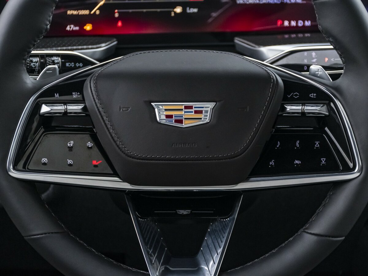 Cadillac Escalade-V с пробегом — 2025 год. Фото: #17