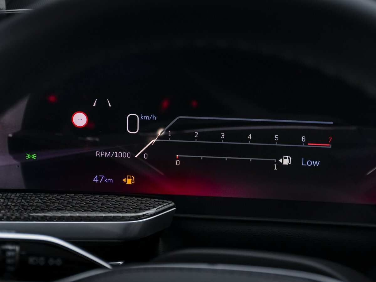 Cadillac Escalade-V с пробегом — 2025 год. Фото: #18