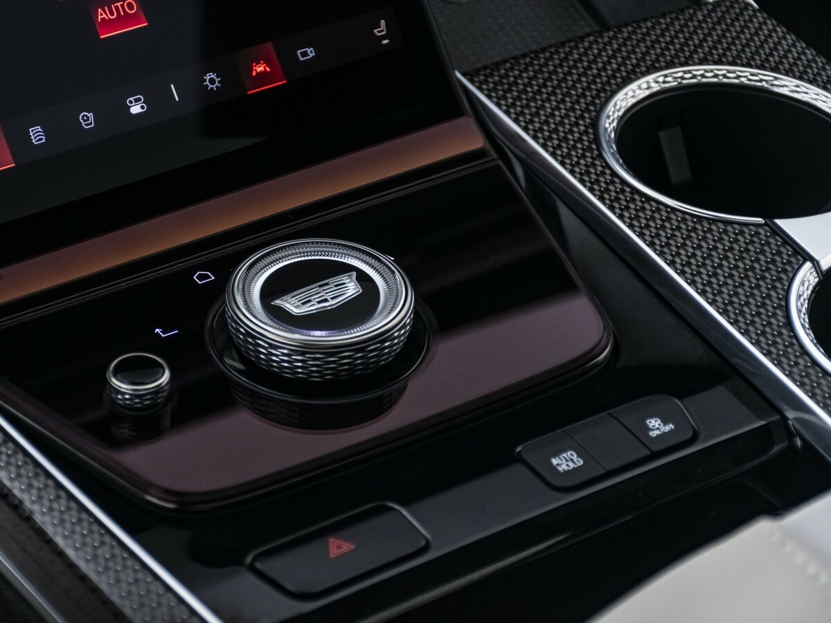 Cadillac Escalade-V с пробегом — 2025 год. Фото: #28