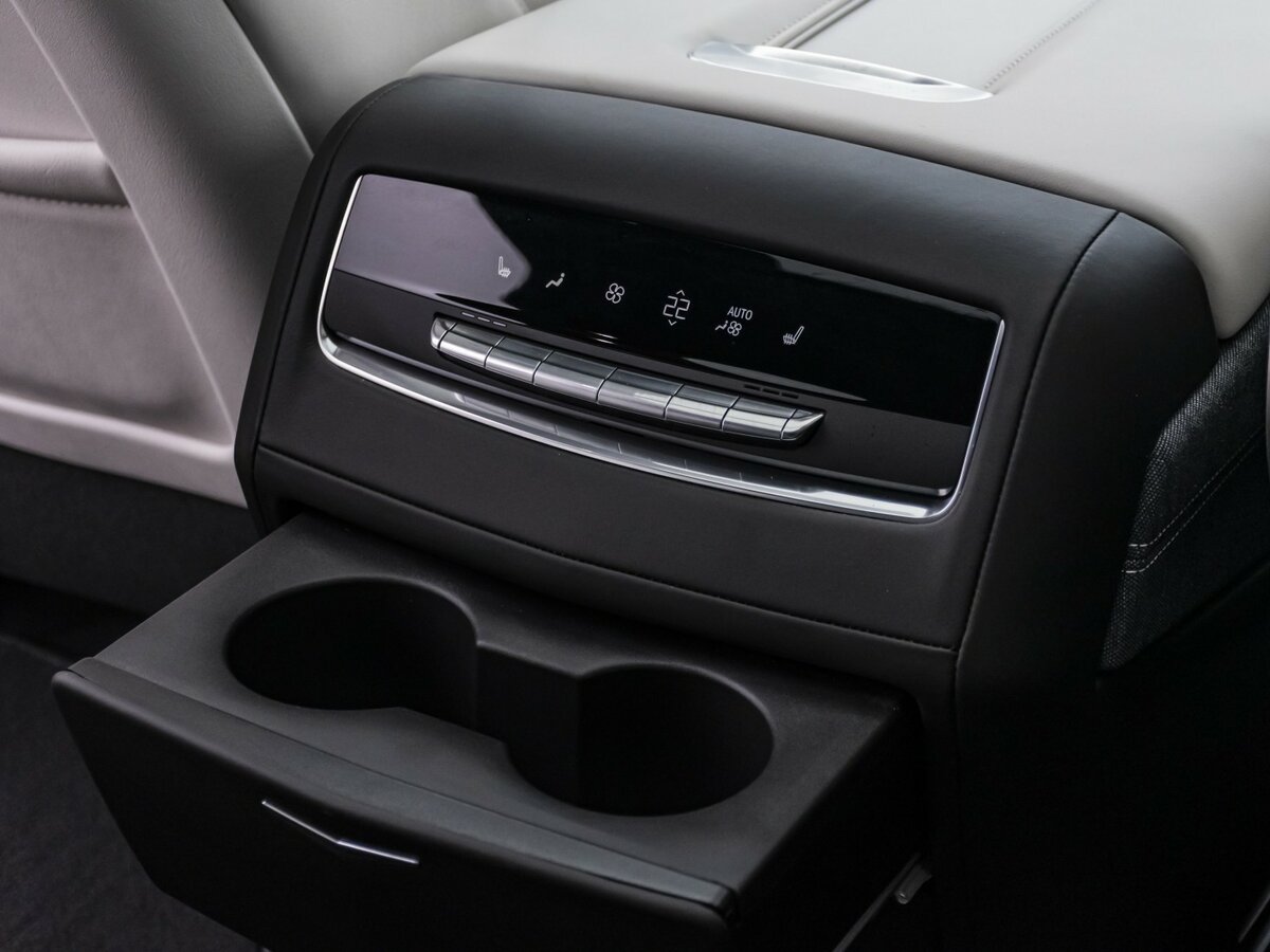 Cadillac Escalade-V с пробегом — 2025 год. Фото: #32