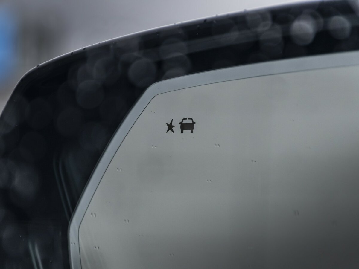 Cadillac Escalade-V с пробегом — 2025 год. Фото: #34