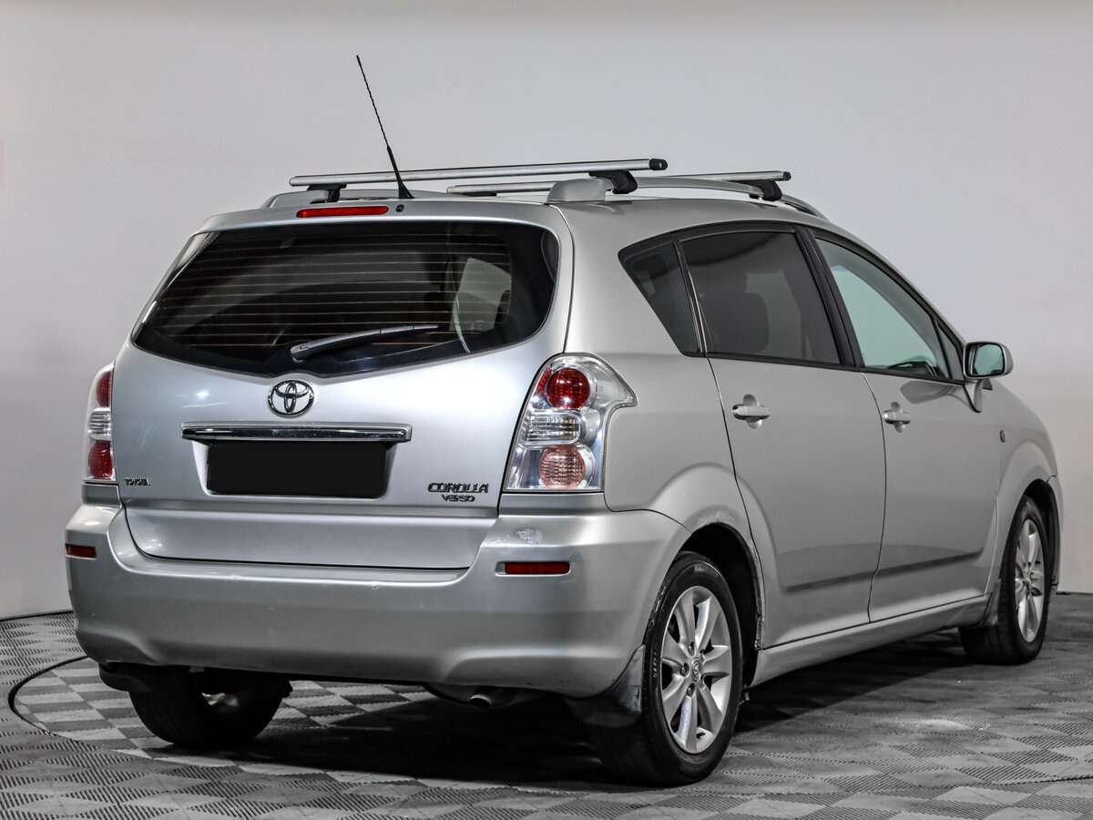Toyota Corolla Verso с пробегом — 2007 год. Фото: #3