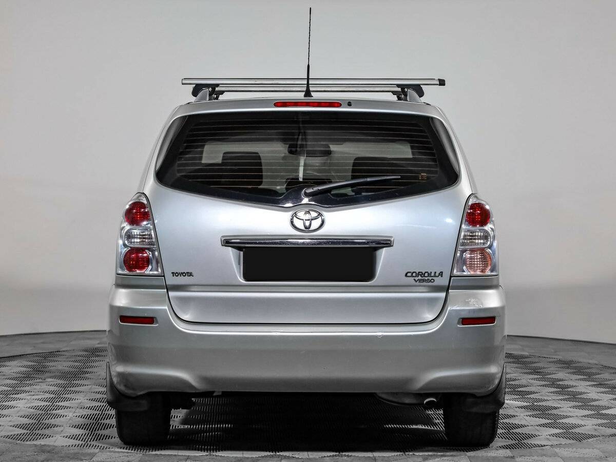 Toyota Corolla Verso с пробегом — 2007 год. Фото: #4