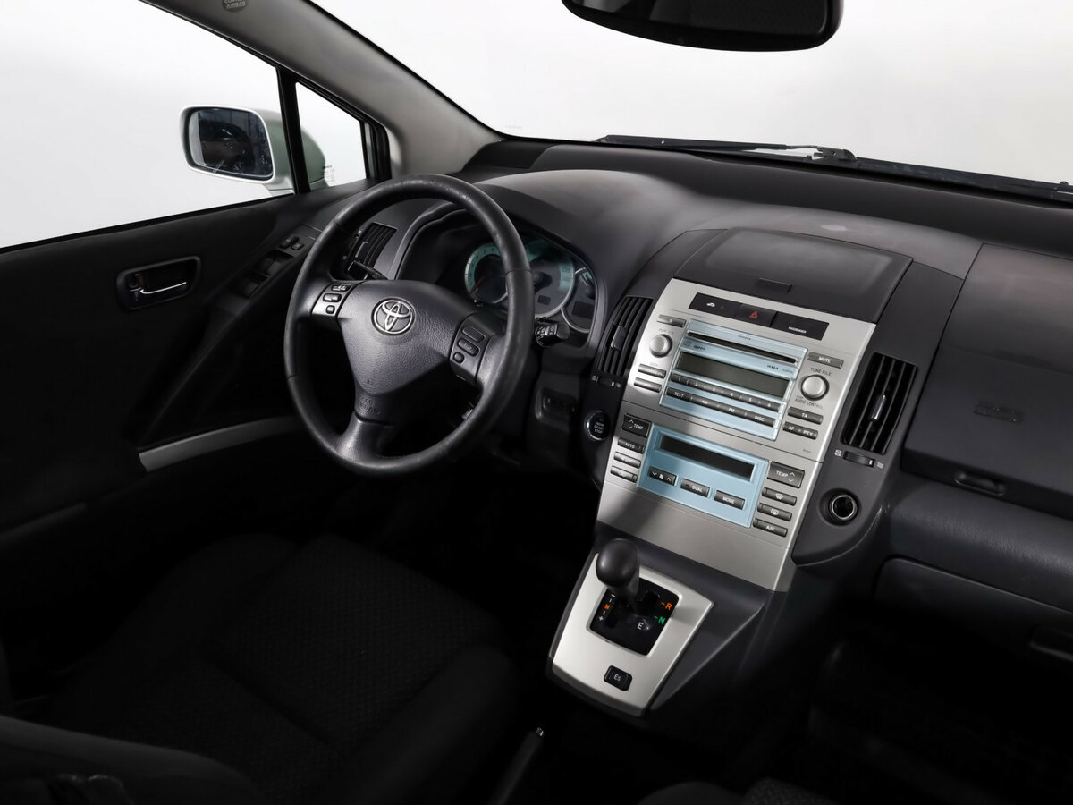 Toyota Corolla Verso с пробегом — 2007 год. Фото: #5