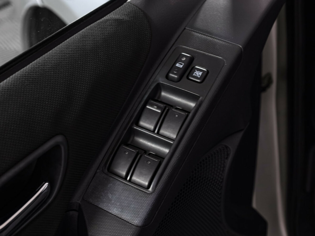 Toyota Corolla Verso с пробегом — 2007 год. Фото: #9