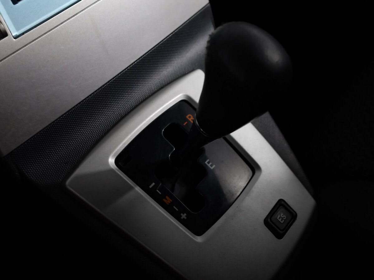 Toyota Corolla Verso с пробегом — 2007 год. Фото: #13