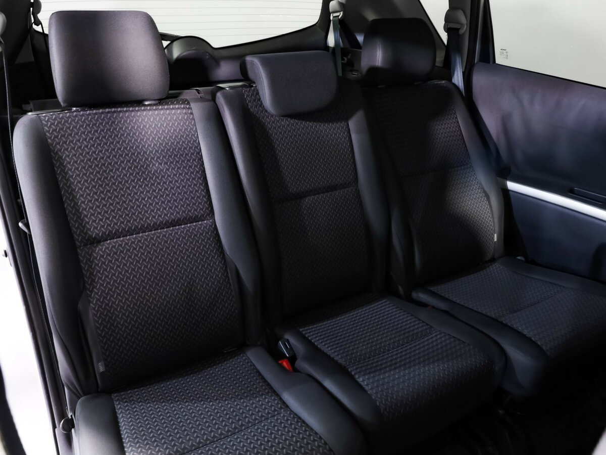 Toyota Corolla Verso с пробегом — 2007 год. Фото: #16