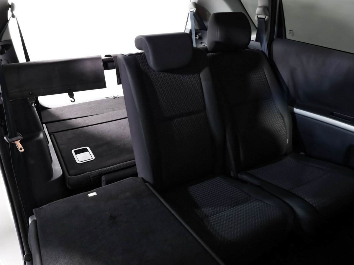 Toyota Corolla Verso с пробегом — 2007 год. Фото: #17