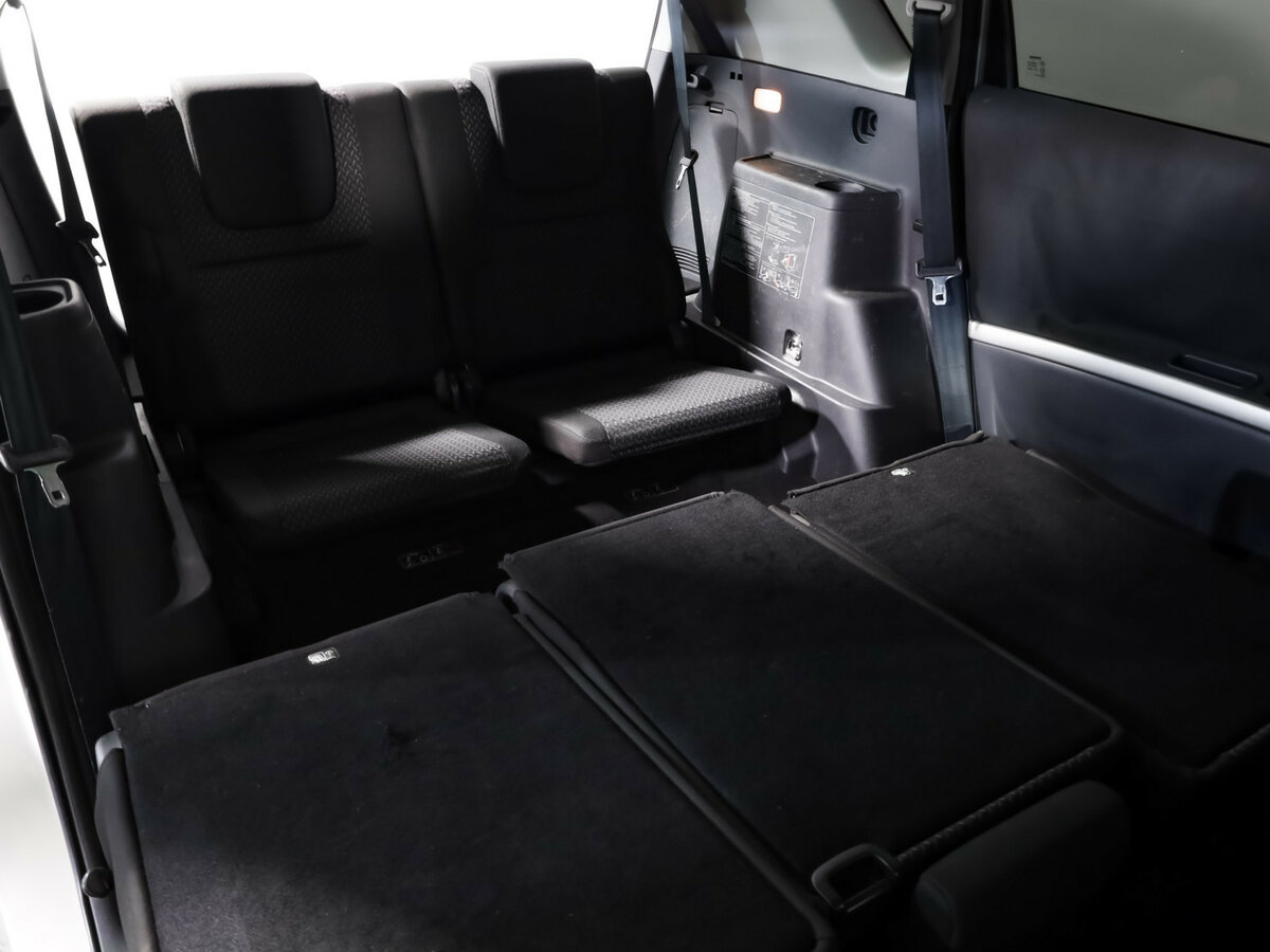 Toyota Corolla Verso с пробегом — 2007 год. Фото: #19