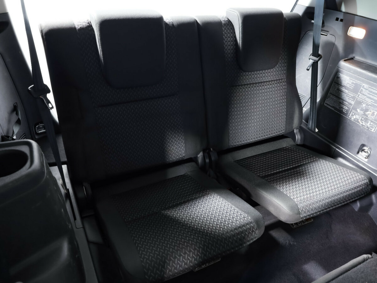 Toyota Corolla Verso с пробегом — 2007 год. Фото: #20