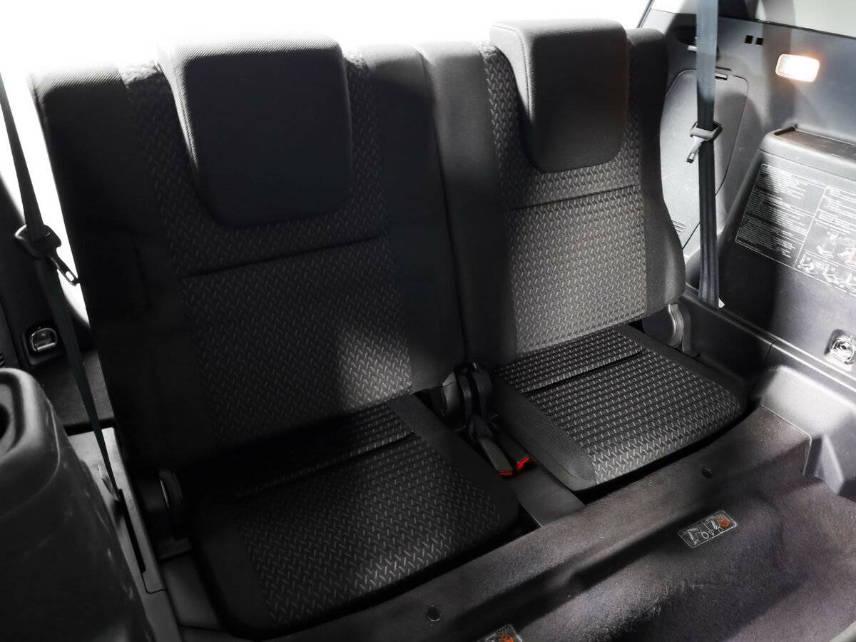 Toyota Corolla Verso с пробегом — 2007 год. Фото: #21