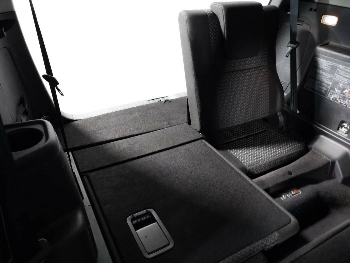 Toyota Corolla Verso с пробегом — 2007 год. Фото: #22