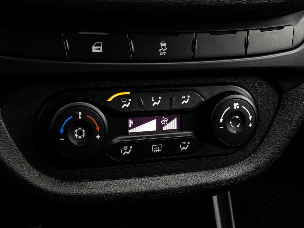 Lada (ВАЗ) Vesta с пробегом — 2017 год. Фото: #9