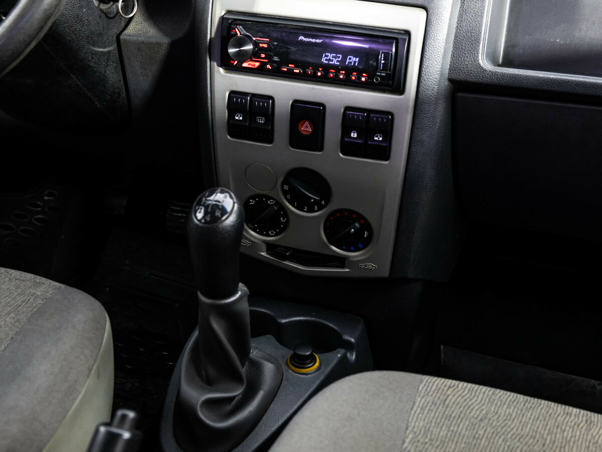 Renault Logan с пробегом — 2007 год. Фото: #8