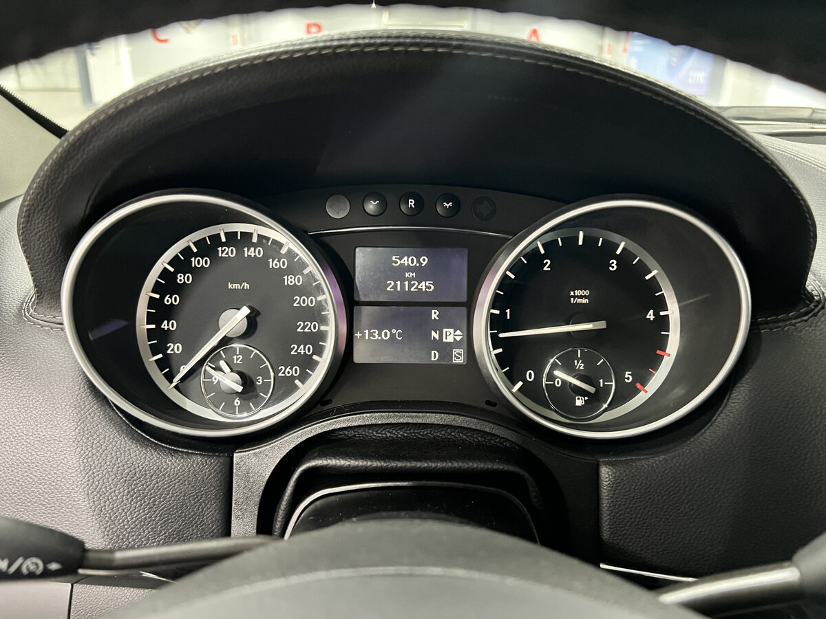 Mercedes-Benz GL-Класс с пробегом — 2011 год. Фото: #12