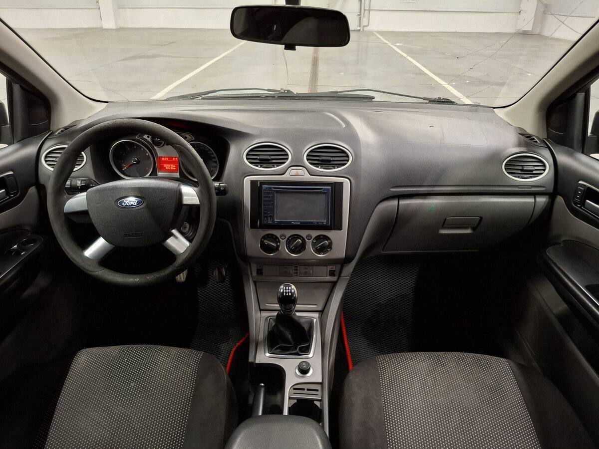 Ford Focus с пробегом — 2010 год. Фото: #13