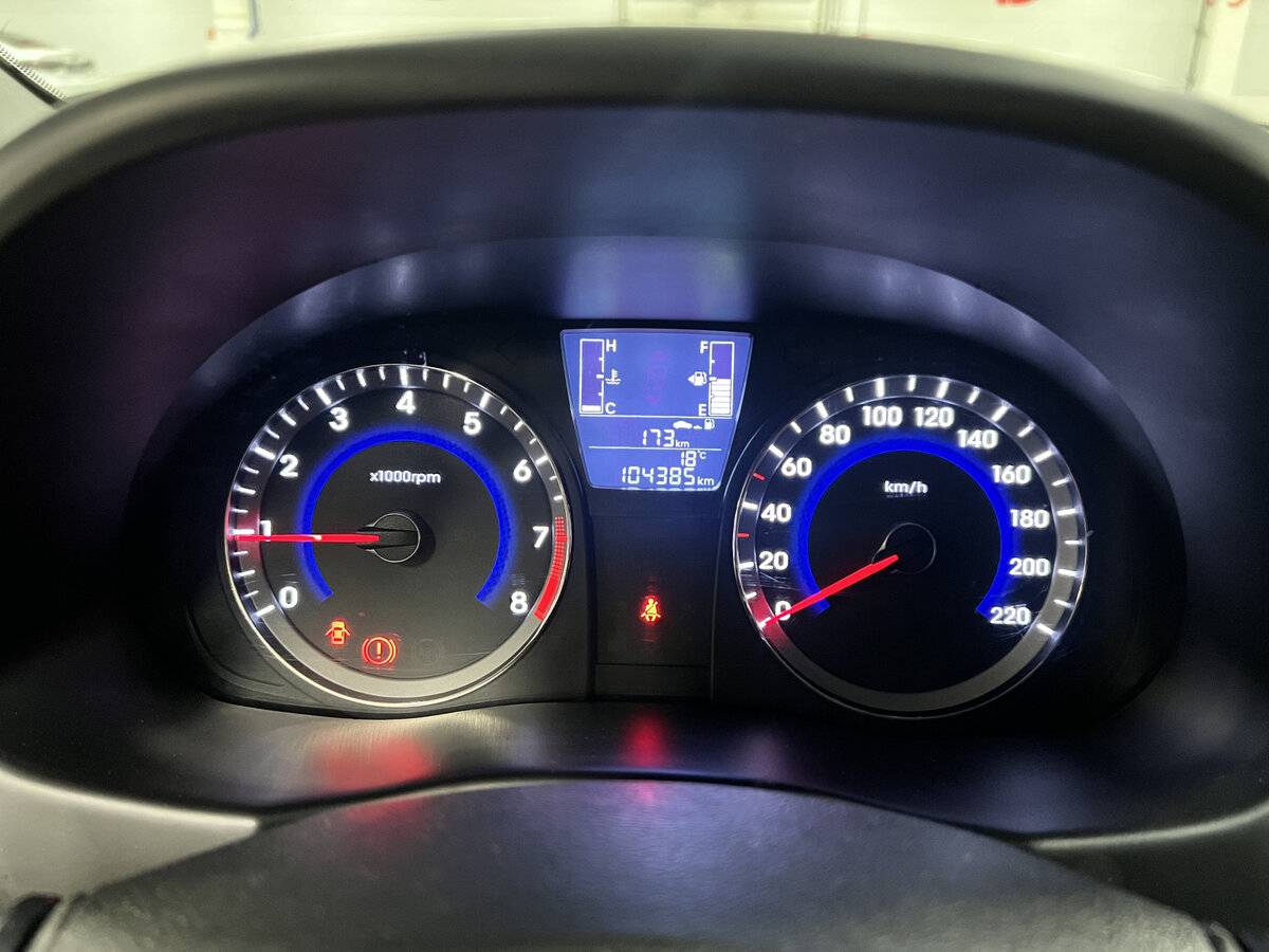 Hyundai Solaris с пробегом — 2015 год. Фото: #12