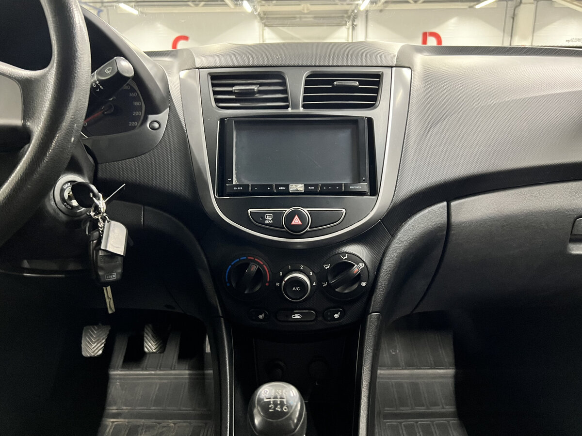 Hyundai Solaris с пробегом — 2015 год. Фото: #14