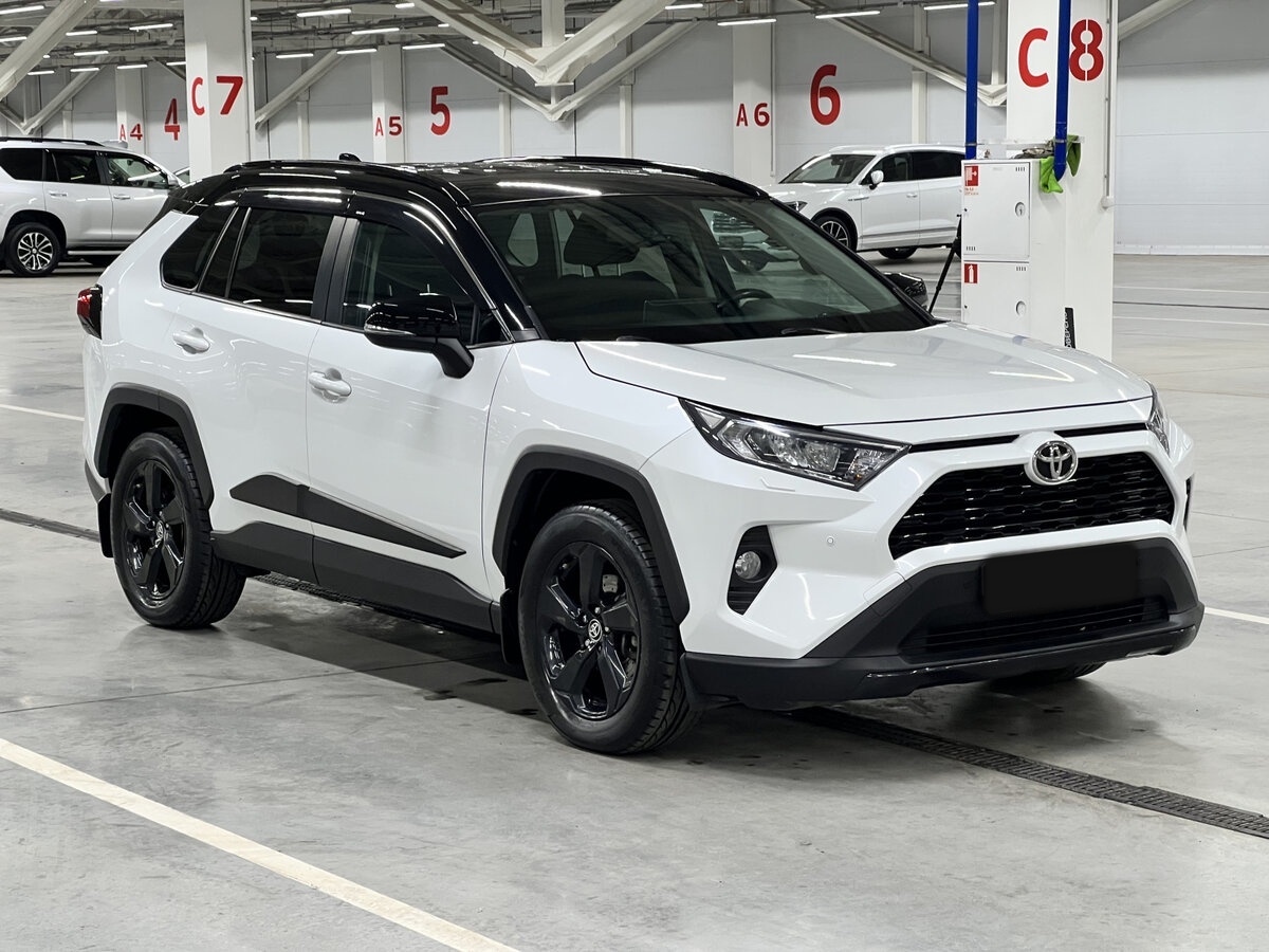 Toyota RAV4 с пробегом — 2021 год. Фото: #2