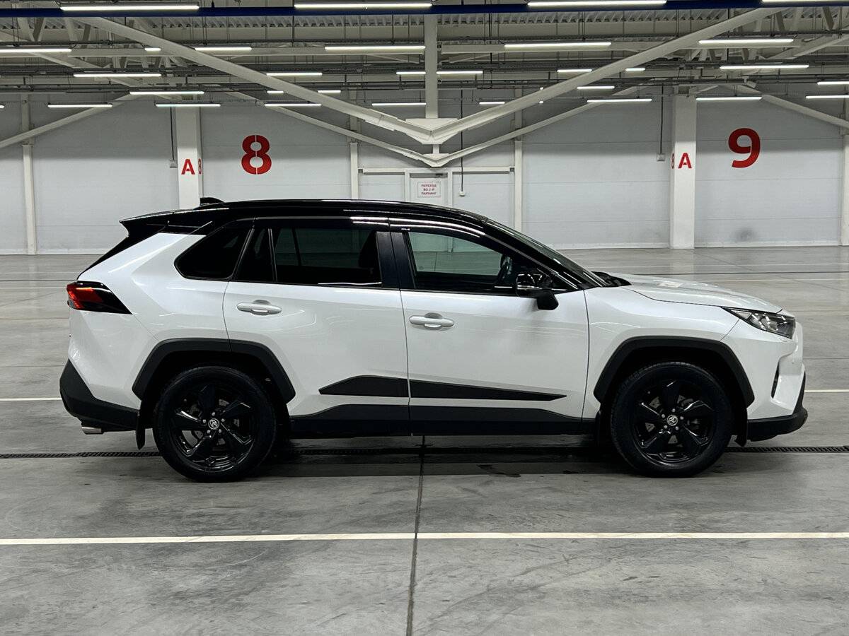 Toyota RAV4 с пробегом — 2021 год. Фото: #3