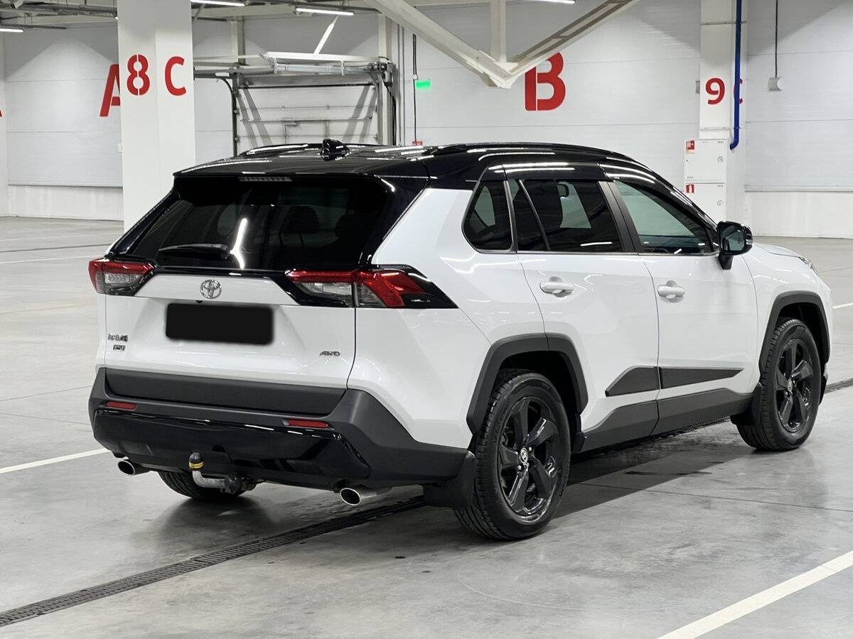Toyota RAV4 с пробегом — 2021 год. Фото: #4