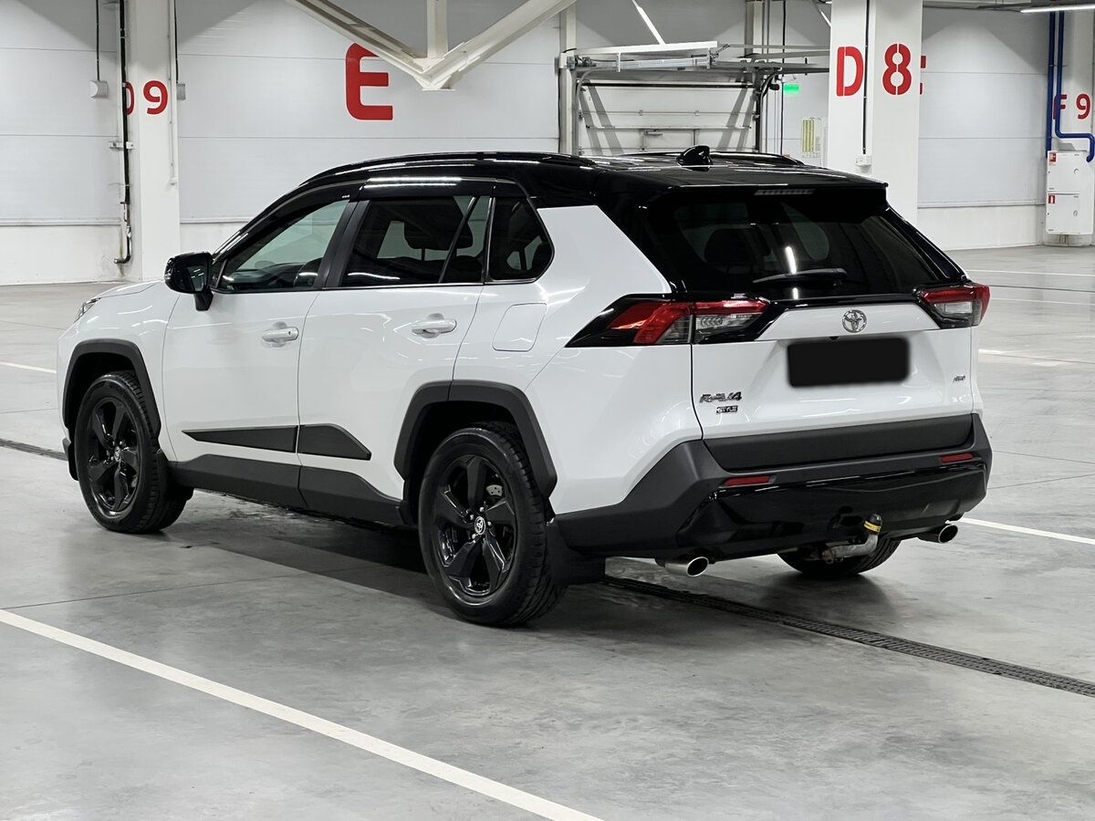 Toyota RAV4 с пробегом — 2021 год. Фото: #6