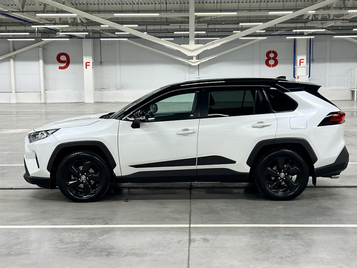 Toyota RAV4 с пробегом — 2021 год. Фото: #7