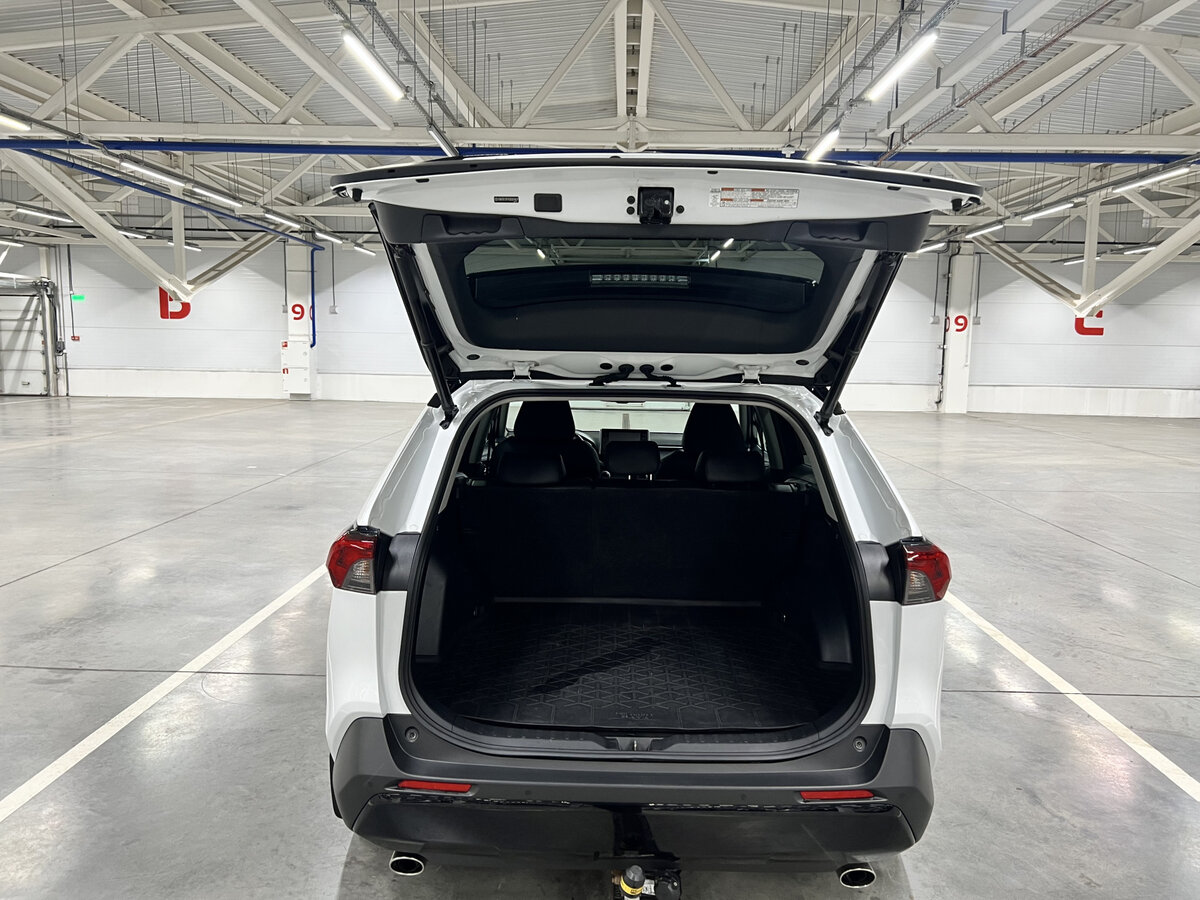 Toyota RAV4 с пробегом — 2021 год. Фото: #9