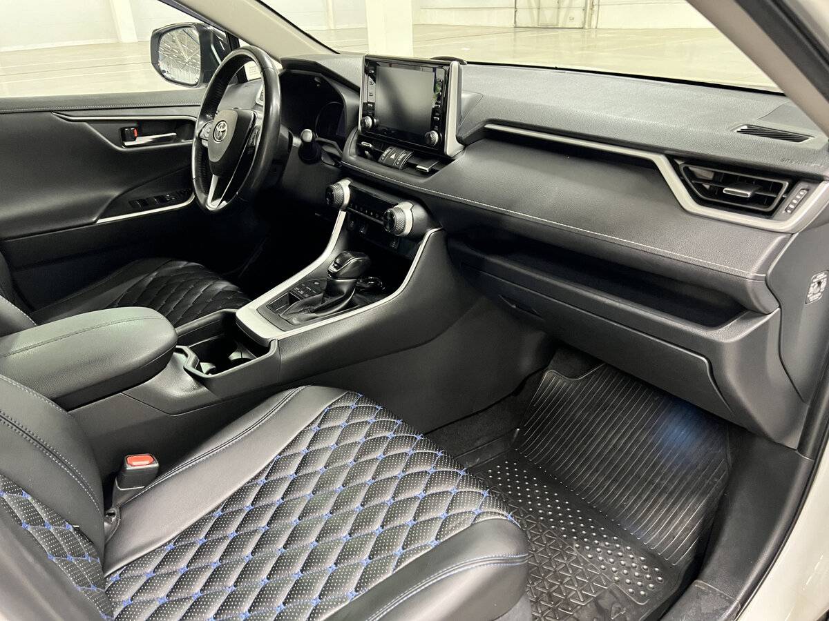 Toyota RAV4 с пробегом — 2021 год. Фото: #10