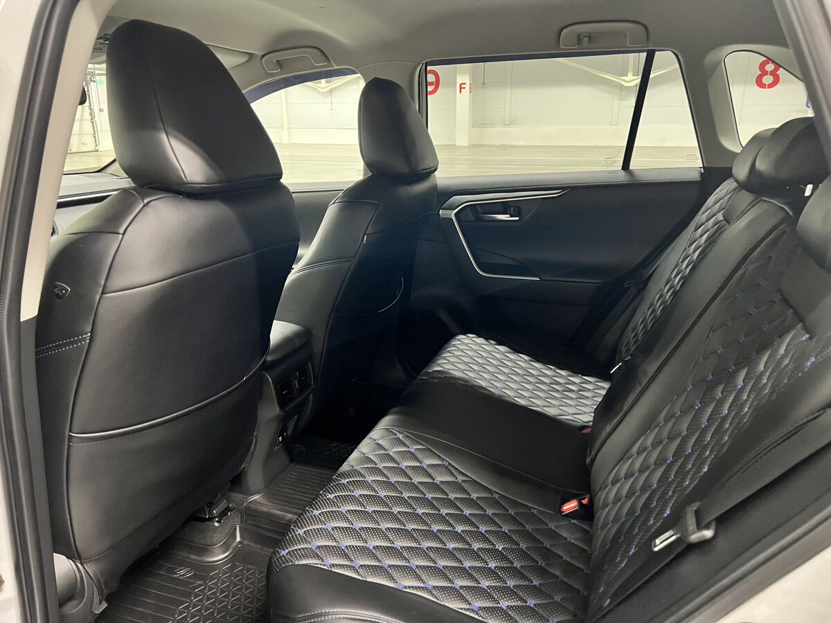 Toyota RAV4 с пробегом — 2021 год. Фото: #11
