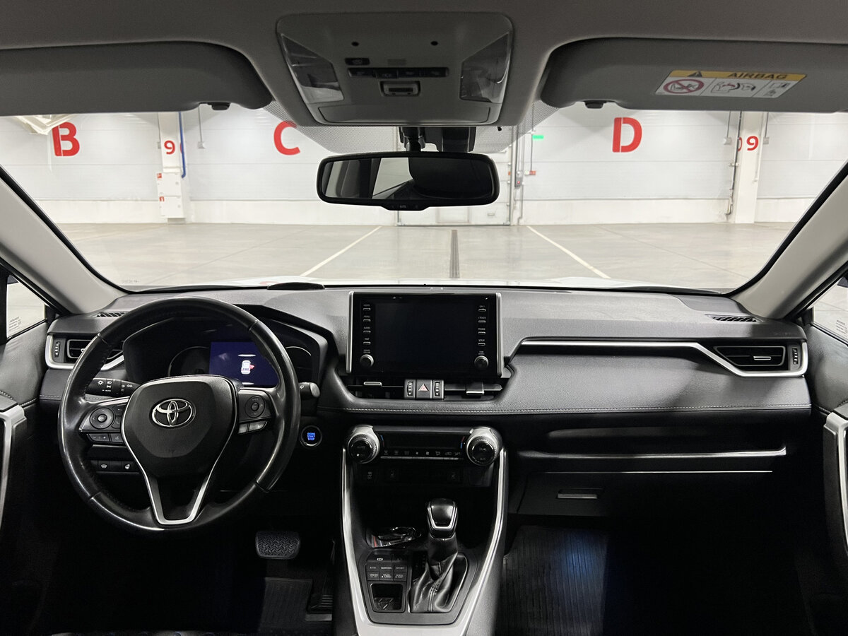 Toyota RAV4 с пробегом — 2021 год. Фото: #13