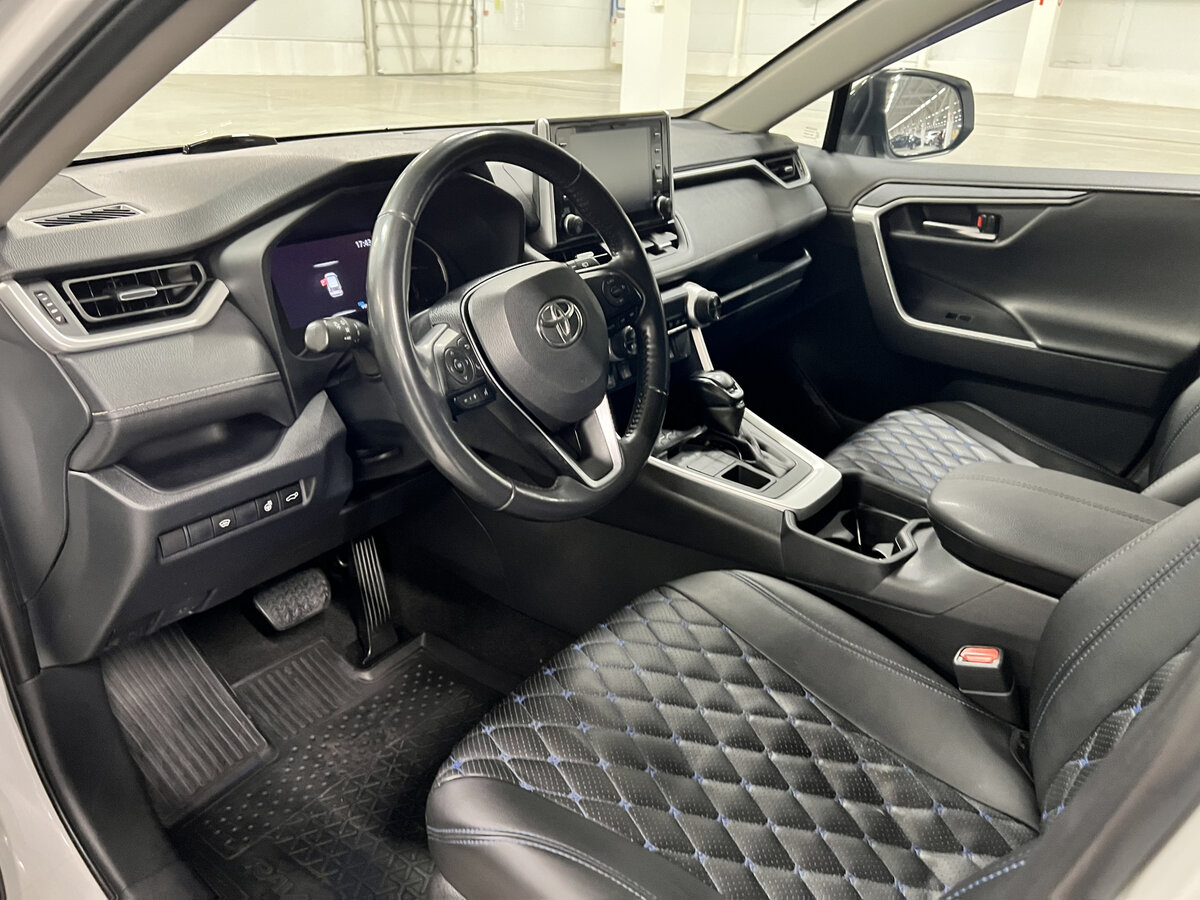 Toyota RAV4 с пробегом — 2021 год. Фото: #15