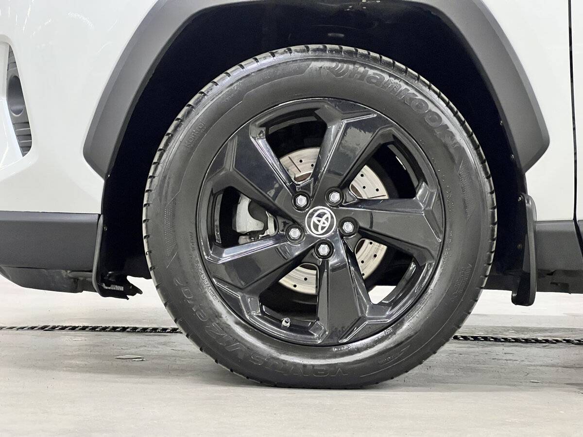 Toyota RAV4 с пробегом — 2021 год. Фото: #17