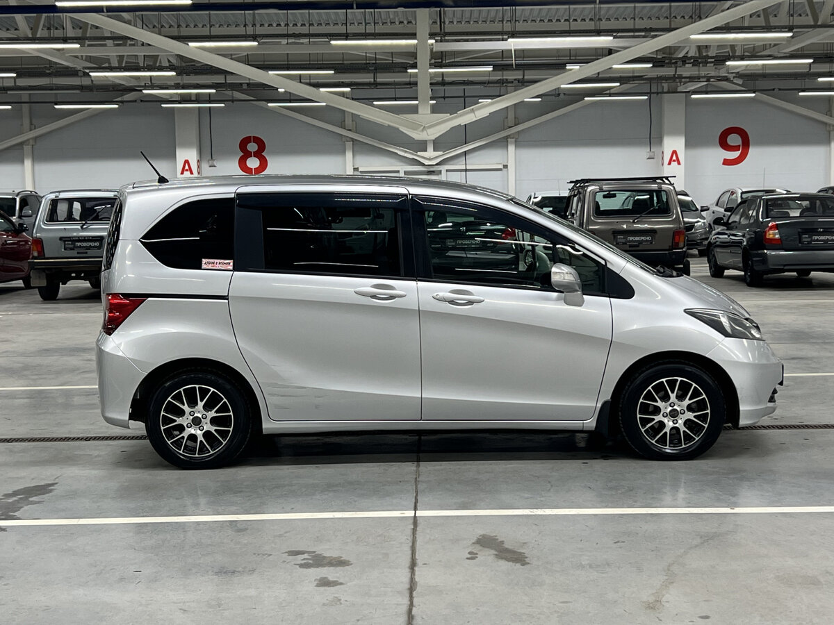 Honda Freed с пробегом — 2011 год. Фото: #3