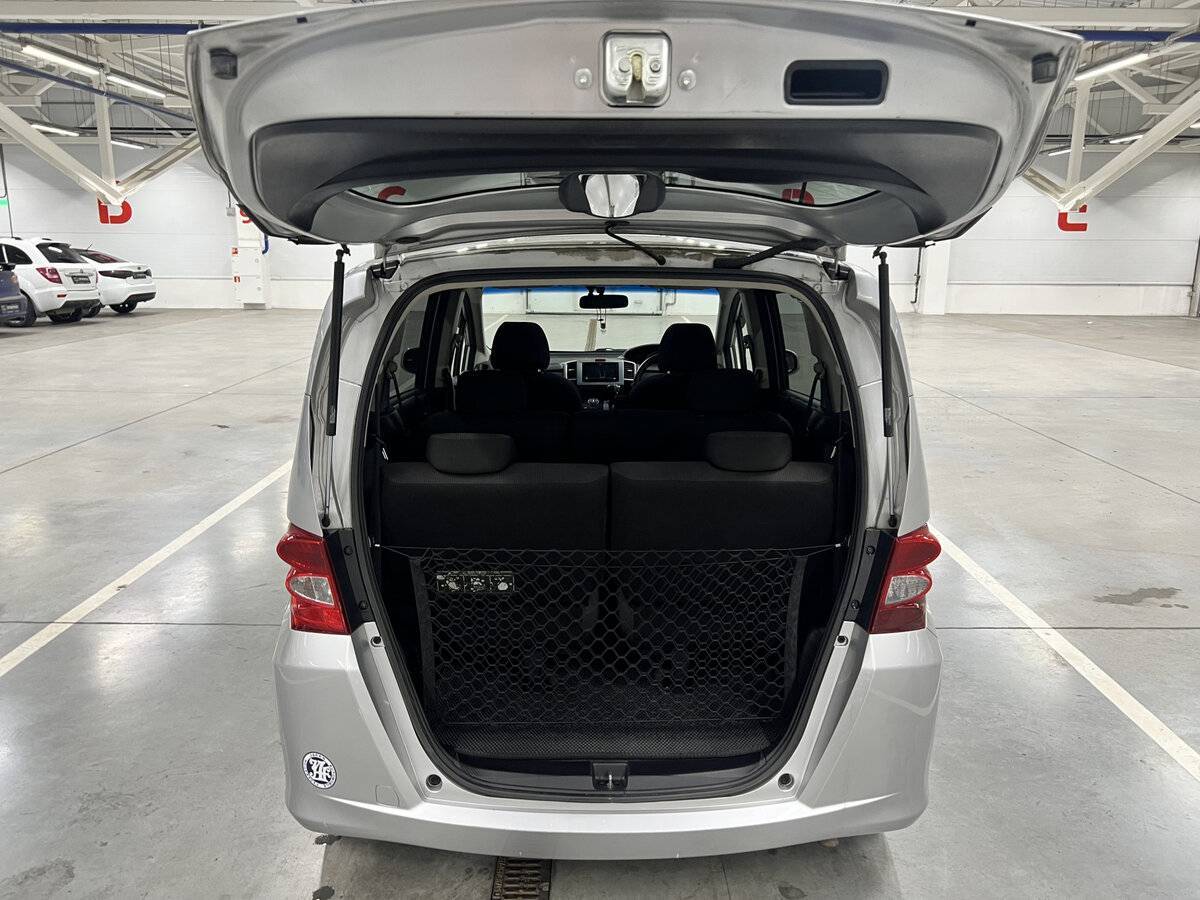 Honda Freed с пробегом — 2011 год. Фото: #9