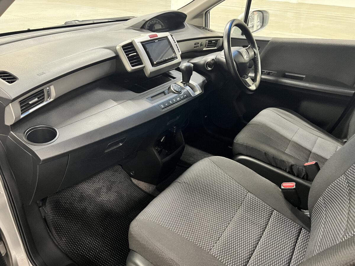 Honda Freed с пробегом — 2011 год. Фото: #10