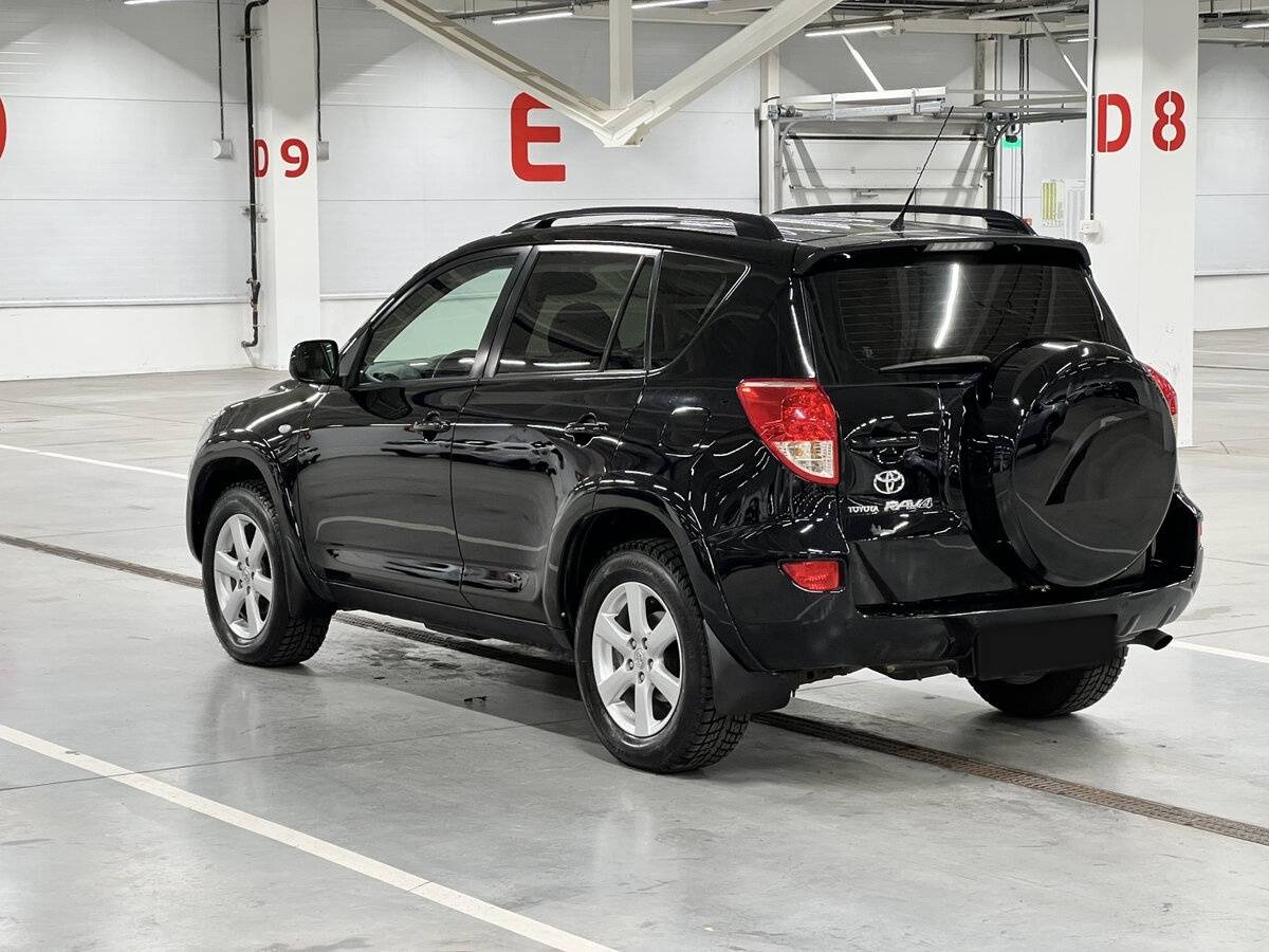 Toyota RAV4 с пробегом — 2008 год. Фото: #6
