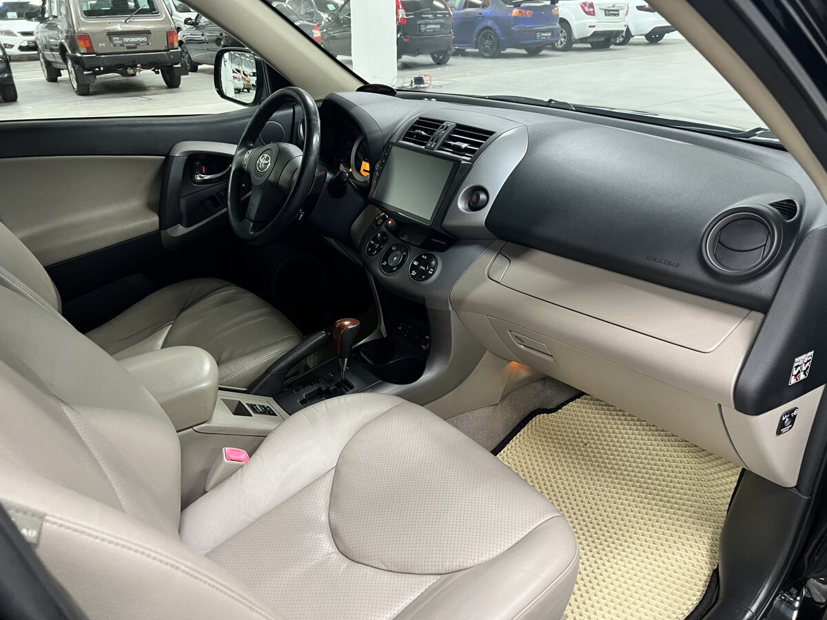 Toyota RAV4 с пробегом — 2008 год. Фото: #10