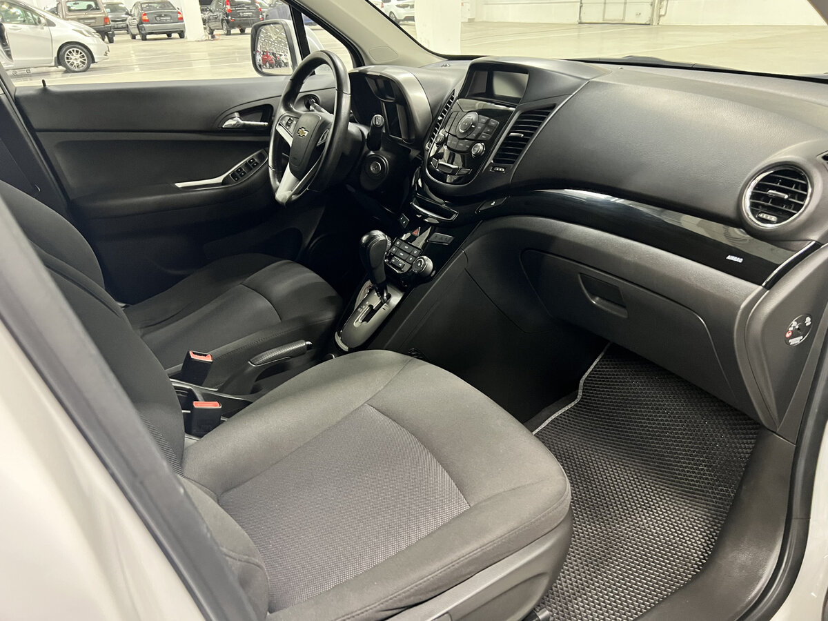 Chevrolet Orlando с пробегом — 2014 год. Фото: #9