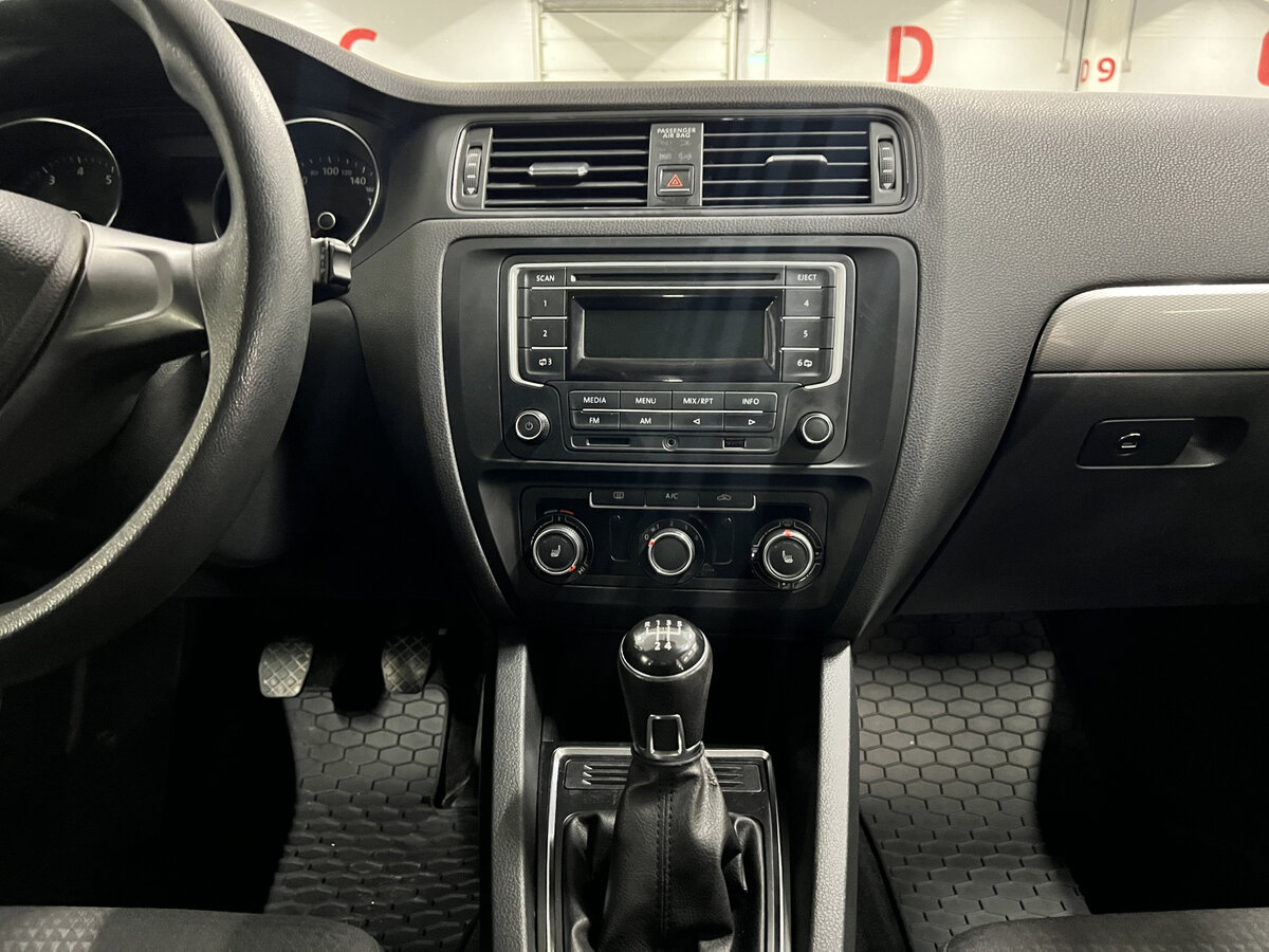 Volkswagen Jetta с пробегом — 2016 год. Фото: #14