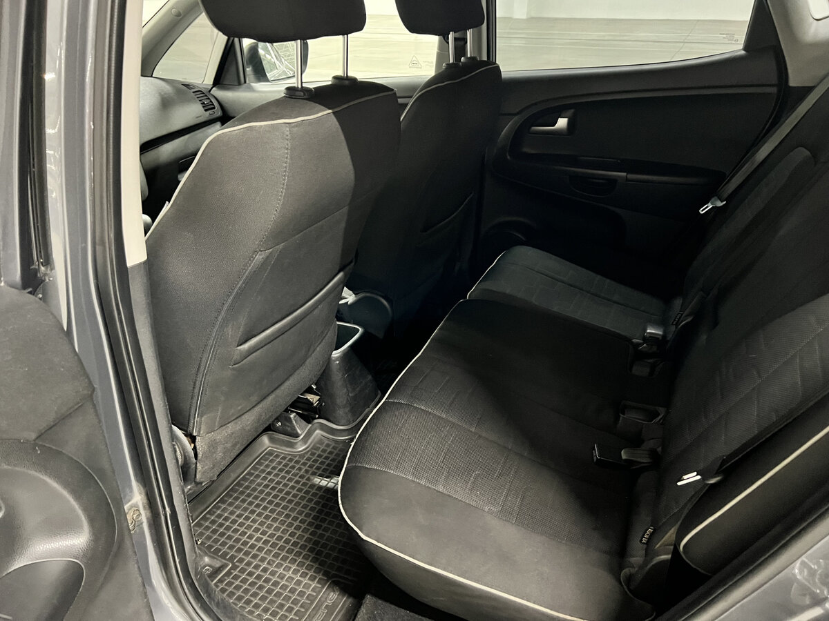 Kia Venga с пробегом — 2011 год. Фото: #11