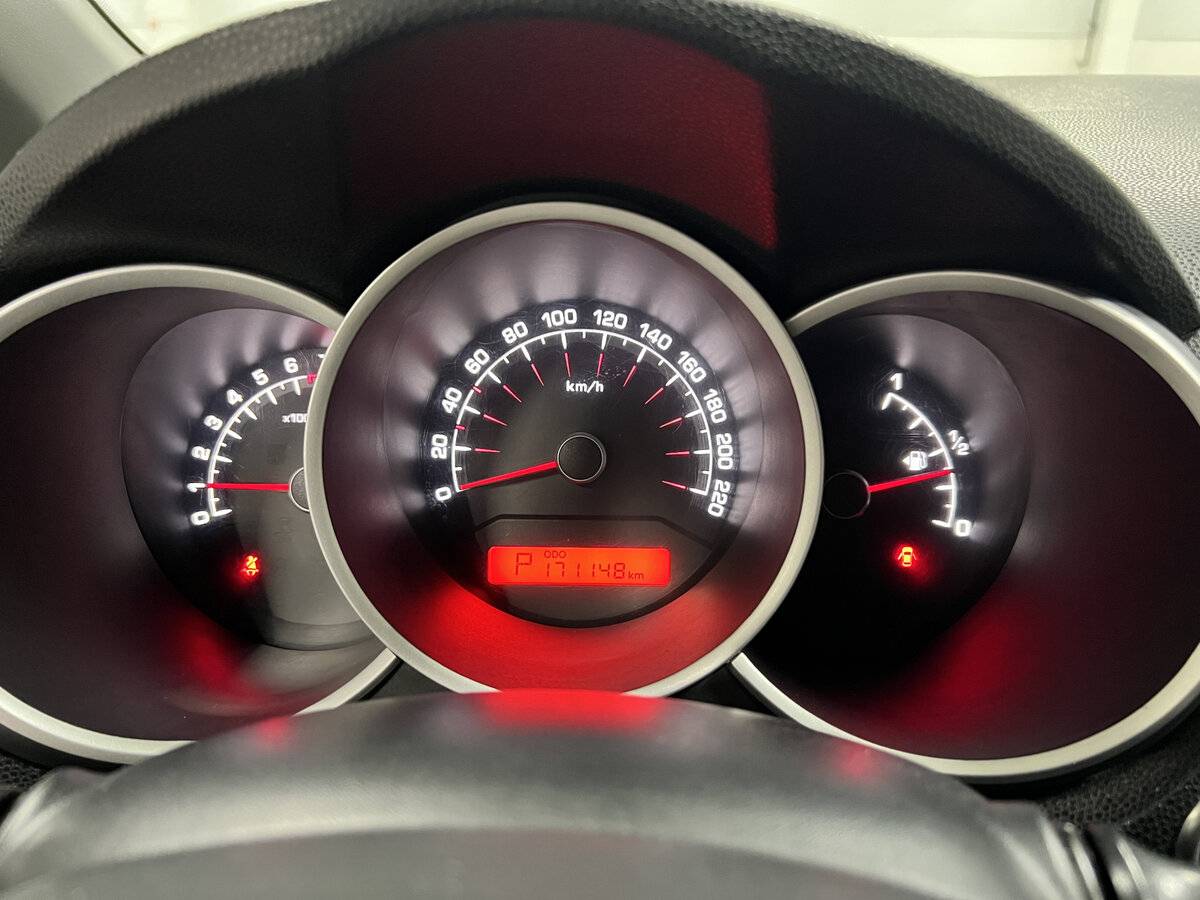 Kia Venga с пробегом — 2011 год. Фото: #12