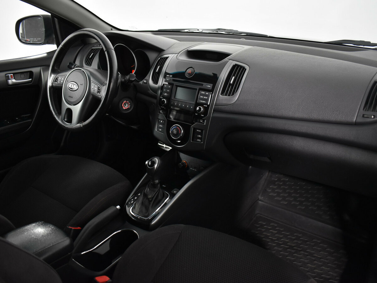 Kia Cerato с пробегом — 2011 год. Фото: #9